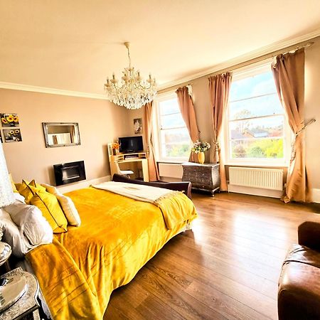 Cotswold Vip Regency Lodge Cheltenham Dış mekan fotoğraf