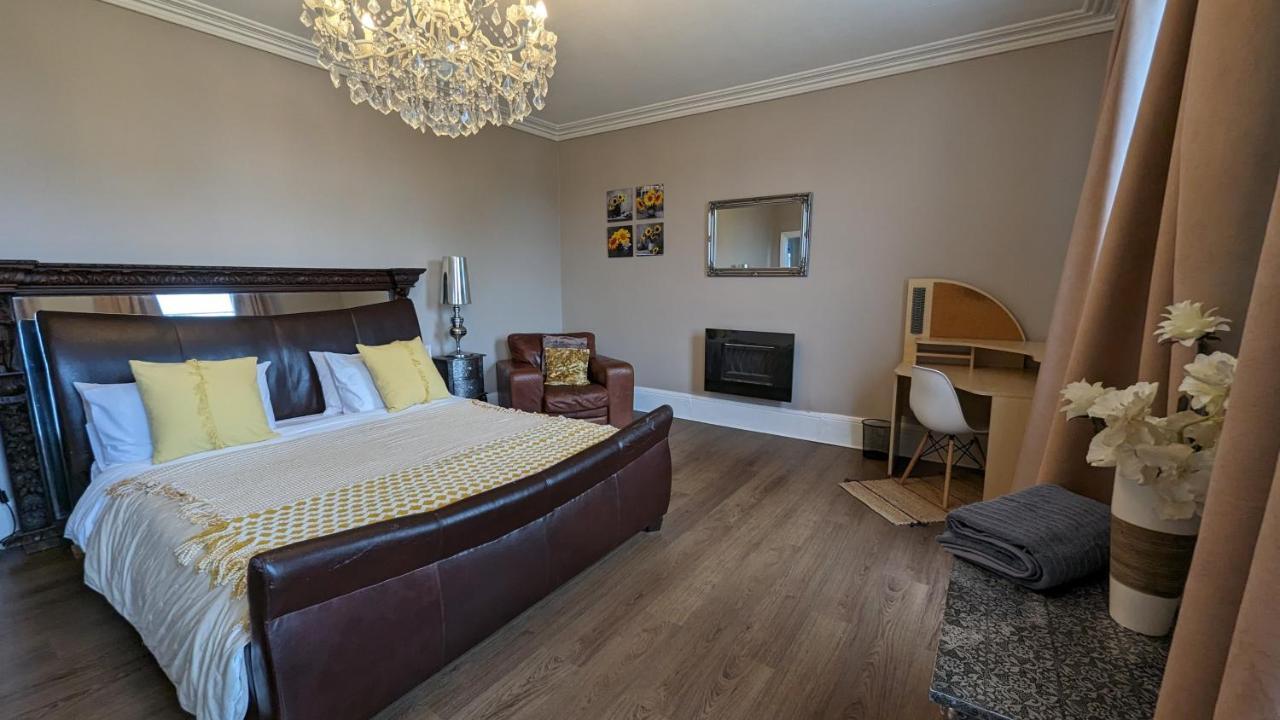 Cotswold Vip Regency Lodge Cheltenham Dış mekan fotoğraf