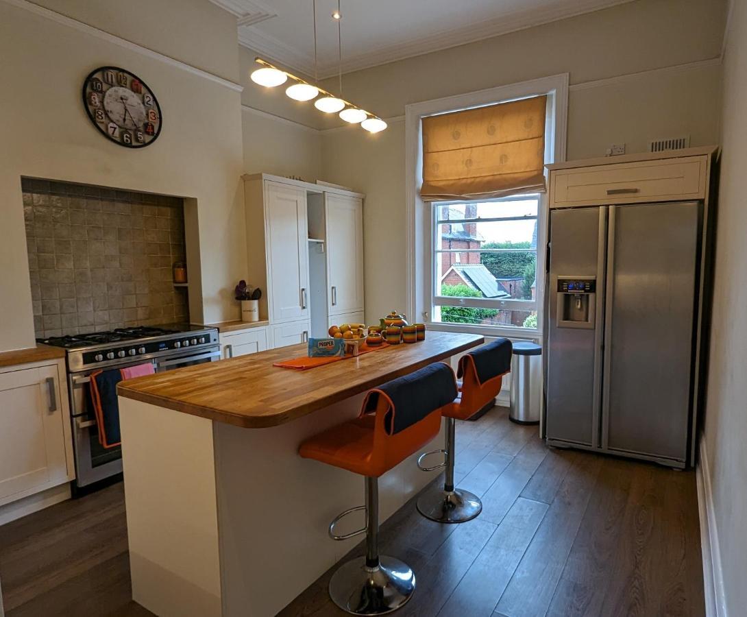 Cotswold Vip Regency Lodge Cheltenham Dış mekan fotoğraf